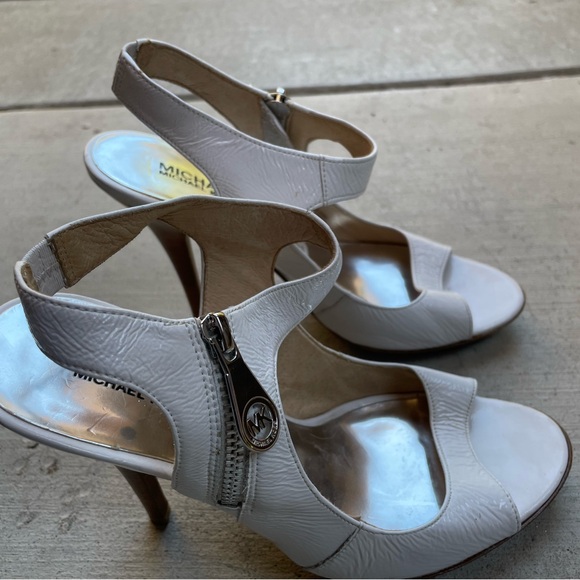 Michael Kors white size 9 ankle heels - Picture 10 of 16